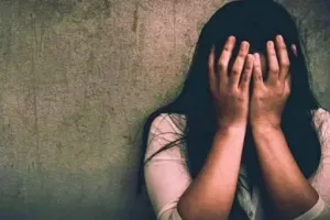 महिला ने कथित दुष्कर्म के प्रयास पर युवक के प्राइवेट पार्ट को काटा