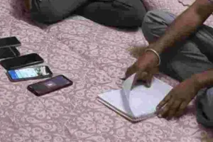 क्रिकेट सट्टेबाजी पर बड़ी कार्रवाई : 9 आरोपी गिरफ्तार, लाखों के हिसाब, नकदी समेत उपकरण जब्त