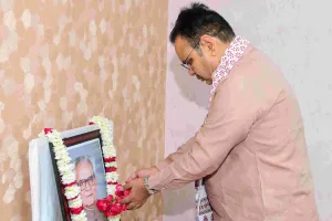 पूर्व उपराष्ट्रपति भैरोसिंह शेखावत को मुख्यमंत्री ने दी श्रद्धांजलि, पुष्प अर्पित कर किया नमन