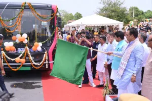 राजधानी को मिली ई-बसों की सौगात : मुख्यमंत्री ने दिखाई हरी झंडी, प्रदूषण नियंत्रण और सुगम परिवहन को मिलेगा बढ़ावा
