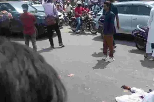 जयपुर में दर्दनाक हादसा : टक्कर मारने के बाद युवक पर चढ़ी बस, यात्रियों से भरी बस लेकर भागा चालक