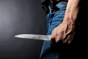 ननिहाल पहुंचे युवक ने खुद को किया घायल, गले पर चाकू से वार