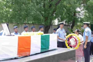 शहीद अग्निवीर खेमाराम कुमावत को जयपुर एयरपोर्ट पर सांसद मंजू शर्मा ने दी श्रद्धांजलि, ‘भारत माता की जय’ और 'शहीद खेमाराम अमर रहें' के नारे गूंजे 