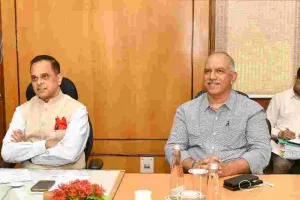 एचपीसीएल राजस्थान रिफाइनरी में इसी माह शुरू होगा पेट्रोल-डीजल उत्पादन, मुख्य सचिव वी. श्रीनिवास ने की समीक्षा