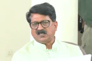 शिवसेना (यूबीटी) में टूट की अटकलें : पार्टी नेताओं ने लोकसभा अध्यक्ष से की मुलाकात, किसी भी धड़े को स्वतंत्र दर्जा या विशेषाधिकार न देने का आग्रह