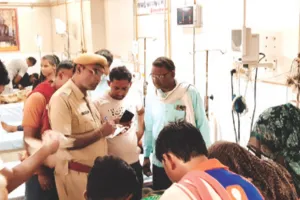 कुंड में डुबकी लगाने जा रहे श्रद्धालुओं को कार ने रौंदा : 20 श्रद्धालु घायल, चालक हिरासत में