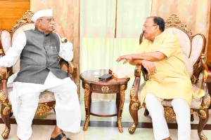 स्पीकर वासुदेव देवनानी ने राज्यपाल हरिभाऊ बागड़े से की शिष्टाचार भेंट, 'ब्रेवहार्ट सावरकर' पुस्तक भेंट कर किया सम्मान