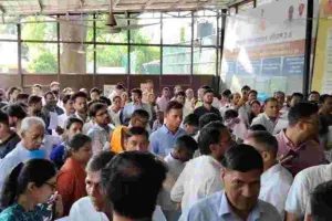 शिक्षा मंत्री मदन दिलावर के आवास पर उमड़ी शिक्षकों की भीड़, तबादला आवेदनों पर हुई चर्चा