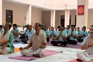 संस्कृत विश्वविद्यालय में मनाया योग दिवस, योग की महत्ता पर डाला प्रकाश
