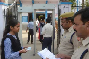 नीट एग्जाम : पुराना प्रवेश पत्र लेकर परीक्षा केन्द्र पहुंची छात्रा, फिर क्या हुआ?