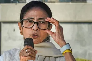 ममता का आरोप : अभिषेक के घर का ताला तोड़कर घुसी पुलिस, अदालत के निर्देशों के बावजूद की छापेमारी 