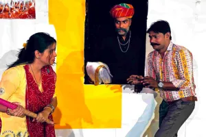 ढूंढ़ारी हास्य नाटक “ऊपरी हवा” बना आकर्षण का केंद्र, दर्शकों ने जमकर की सराहना