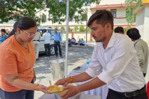 महाकाल मंदिर की अनूठी पहल, परीक्षार्थियों एवं अभिभावकों के लिए महाकालेश्वर मंदिर द्वारा जलपान की व्यवस्था