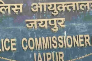अवैध हुक्का बार पर पुलिस का छापा, मैनेजर गिरफ्तार चार हुक्के समेत नशीले फ्लेवर और उपकरण जब्त