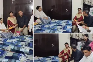 कांग्रेस नेताओं ने की रेशु गुप्ता से मुलाकात, सहायता राशि सौंपी