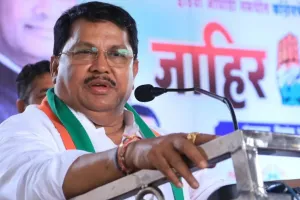 वडेट्टीवार का हमला, महाराष्ट्र सरकार पर लगाया महिलाओं और किसानों के साथ धोखा करने का आरोप
