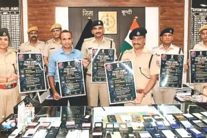 पुलिस ने 101 गुमशुदा मोबाइल फोन मालिकों को लौटाए, आधुनिक तकनीक से किए बरामद