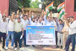 जेसीटीएसएल कर्मचारियों का प्रदर्शन, मांगें नहीं मानी तो कार्य बहिष्कार की चेतावनी