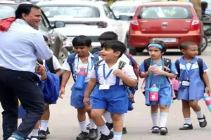 जम्मू-कश्मीर: 3 हफ़्ते बंद रहने के बाद फिर खुले स्कूल, जनजीवन सामान्य