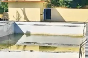 सवा करोड़ खर्च, फिर भी अधर झूल में तैर रहा  स्विमिंग पूल