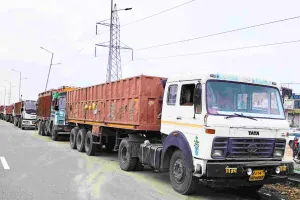 प्रदेशभर में दूसरे दिन भी ट्रक ऑपरेटर्स की हड़ताल, जरूरी सामानों की आपूर्ति प्रभावित