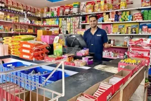 ₹2.9 करोड़ की विदेशी नौकरी छोड़ IIT गोल्ड मेडलिस्ट ने चुना परिवार, संभाली कानपुर की किराना दुकान