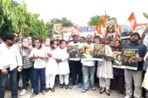 एथनॉल मिश्रण नीति के खिलाफ युवा कांग्रेस का विरोध प्रदर्शन, सरकार पर उपभोक्ताओं को गुमराह करने का आरोप