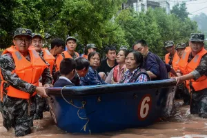 दक्षिणी चीन में बाढ़ ने मचाई तबाही, बांध टूटने से हुआ बड़ा हादसा