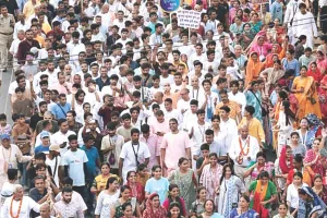 भगवान रथ पर सवार होकर गुलाबी नगर की सडकों पर निकले : भक्तों ने उतारी आरती, हरे कृष्ण के संकीर्तन से गूंज समूचा माहौल