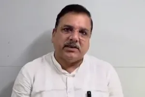 संसद कूच के आह्वान से डरी केन्द्र सरकार : सोनम वांगचुक को जबरन पुलिस से हटवाया, संजय सिंह ने कहा- यह अच्छी राजनीति नहीं