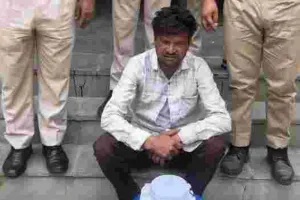 बस में यात्री की जेब से 1.05 लाख रुपये उड़ाने वाला शातिर जेबकतरा गिरफ्तार, पूरी राशि बरामद 