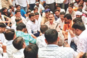 भाजपा नेता के भाई की मौत मामला : मृतक के परिजनों ने लगाया साजिश के तहत हत्या का आरोप, मोर्चरी के बाहर धरना