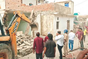 ऑपरेशन क्रिमिनल डस्टिंग : बदमाशों के दो अवैध मकानों पर चला बुलडोजर, आगे भी कार्रवाई जारी 