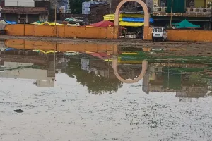 बारिश के बाद महाराज ब्रजराज सिंह स्टेडियम में भरा पानी