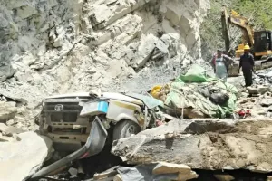 हिमाचल के लाहौल-स्पीति में बड़ा हादसा, पहाड़ का हिस्सा टाटा सूमो पर गिरा; 13 लोगों की मौत