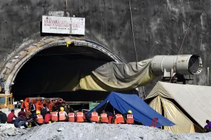 उत्तराखंड में टनल में हादसा : कंक्रीट ब्लॉक टूटकर गिरा, चपेट मे आने से एक श्रमिक की मौत