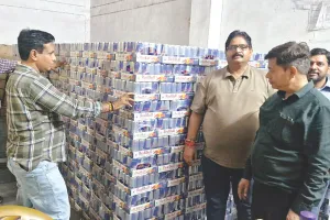  एनर्जी ड्रिंक के गोदाम पर बड़ी कार्रवाई : रेड बुल ड्रिंक की 53 हजार बोतलें सीज, कैन पर किया था भ्रामक प्रचार 