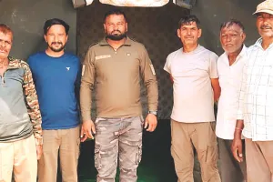 रणथम्भौर के अनसुने प्रहरी :  बारिश, जंगल और बाघों के बीच 24 घंटे ड्यूटी पर तैनात वनकर्मी
