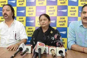 जंतर-मंतर लाठीचार्ज : AAP का केंद्र सरकार पर हमला, पीएम मोदी से युवाओं से माफी की मांग