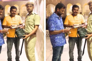 आमेर महल में ईमानदारी की मिसाल : लाखों का बैग देखकर नहीं डगमगाई नीयत, फैजल खान ने लौटाया पर्यटक का एक लाख रुपए से भरा बैग 