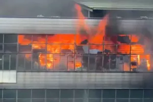 चीन में जूता फैक्ट्री बनी मौत का कारखाना : भीषण आग से 28 लोगों की मौत, भारी मात्रा में रखी थी ज्वलनशील सामग्री