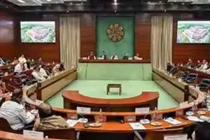 सरकार की बुलाई सर्वदलीय बैठक से विपक्ष का बहिर्गमन : बागी सांसदों को अलग मान्यता देने पर किया वॉकआउट, बताया अवैध