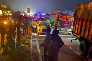 हरियाणा में भीषण गर्मी में बिजली गायब : पानी भी बंद, लोगों ने किया चक्का जाम