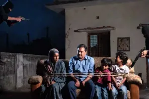 जीएसटी अधिकारी के घर चोरों का धावा : परिवार को बंधक बनाकर लाखों की लूट, वारदात के बाद बदमाश दीवार फांदकर फरार