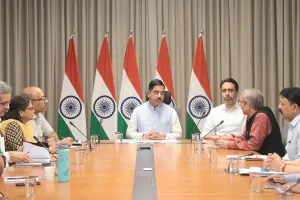 प्रह्लाद जोशी ने संभाला केंद्रीय शिक्षा मंत्रालय का कार्यभार : बैठक में की विभिन्न योजनाओं के कार्यान्वयन की समीक्षा, बोले- मुझ पर भरोसा करने के लिए प्रधानमंत्री का आभार