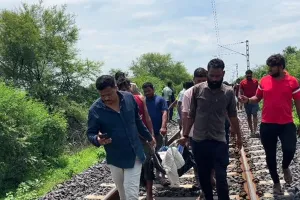 महाराष्ट्र में हादसा : ट्रेन की चपेट में आने से 2 युवकों की मौत, सटीक कारण का पता लगा रही पुलिस