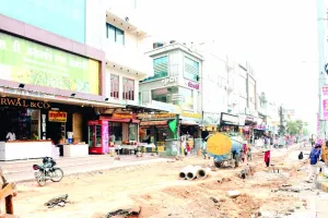 मानसून में विभागीय लापरवाही : अधूरे सड़क-नाला निर्माण कार्य से शहर की रफ्तार थमी, जलभराव और हादसों का बढ़ा खतरा