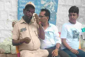 बंदरों के आतंक ने छीनी परिवार की खुशियां, महिला की छत से गिरकर मौत