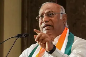 प्रधान का इस्तीफा और मोदी के हठ की हार: सत्ता की दहलीज पर पहुंची छात्रों की गूंज, खड़गे बोले- शिक्षा व्यवस्थाओं में सुधार की लड़ाई रहेगी जारी