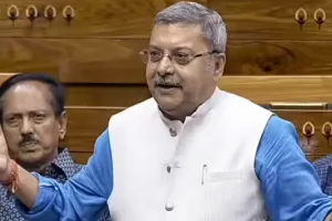 संसद में बड़ा एक्शन: टीएमसी सांसद कल्याण बनर्जी मानसून सत्र से निलंबित, महिला सांसद पर अभद्र टिप्पणी का आरोप